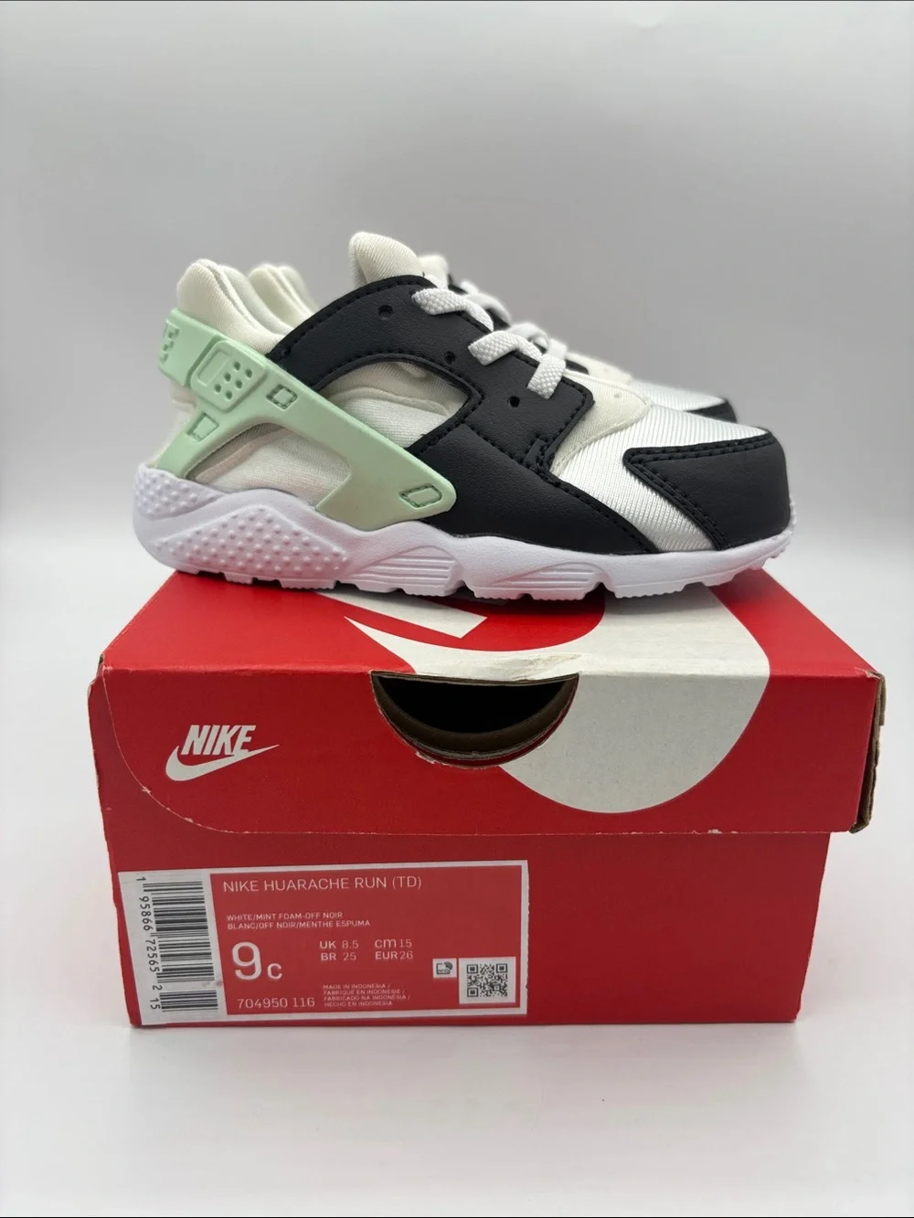 New Nike Kids Huarache 9C Run Black / White / Mint Green